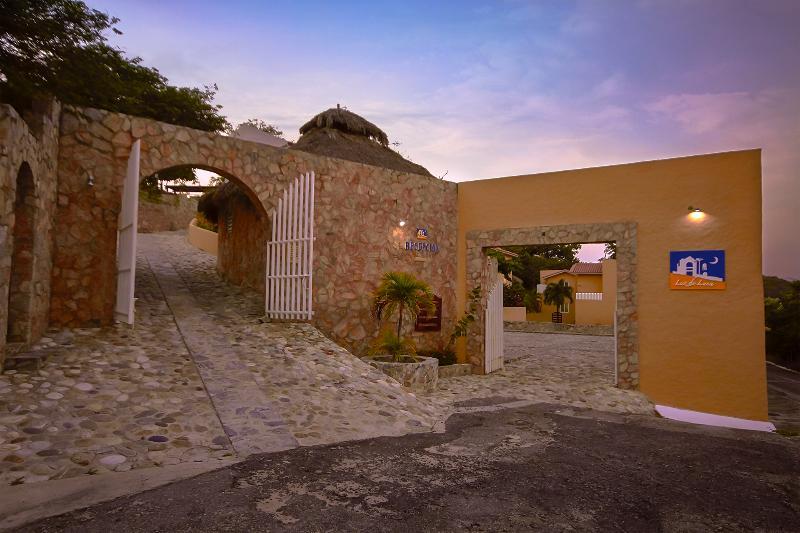 Villas & Resort Luz De Luna Санта Крус Уатулко Екстериор снимка